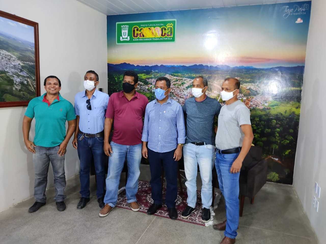 Camacã: Prefeito Paulo do Gás na LIVE “Fala Prefeito” apresenta obras e em breve um presente surpresa para Leoventura